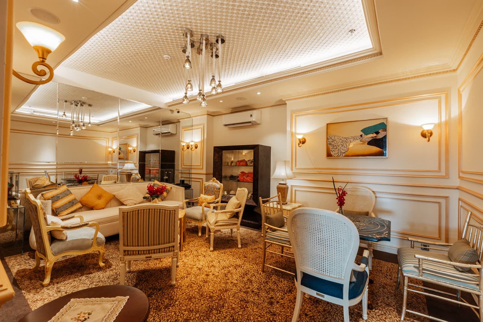 𝗗𝗜𝗔𝗠𝗢𝗡𝗗 𝗩𝗜𝗘𝗧𝗡𝗔𝗠𝗘𝗦𝗘 𝗥𝗘𝗦𝗧𝗔𝗨𝗥𝗔𝗡𝗧 𝗮𝗻𝗱 𝗟𝗢𝗨𝗡𝗚𝗘