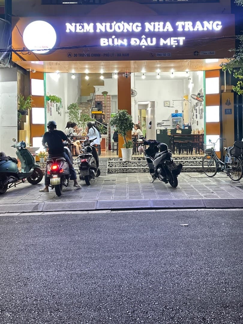 Nem nướng Nha trang bún đậu mẹt Vân Anh