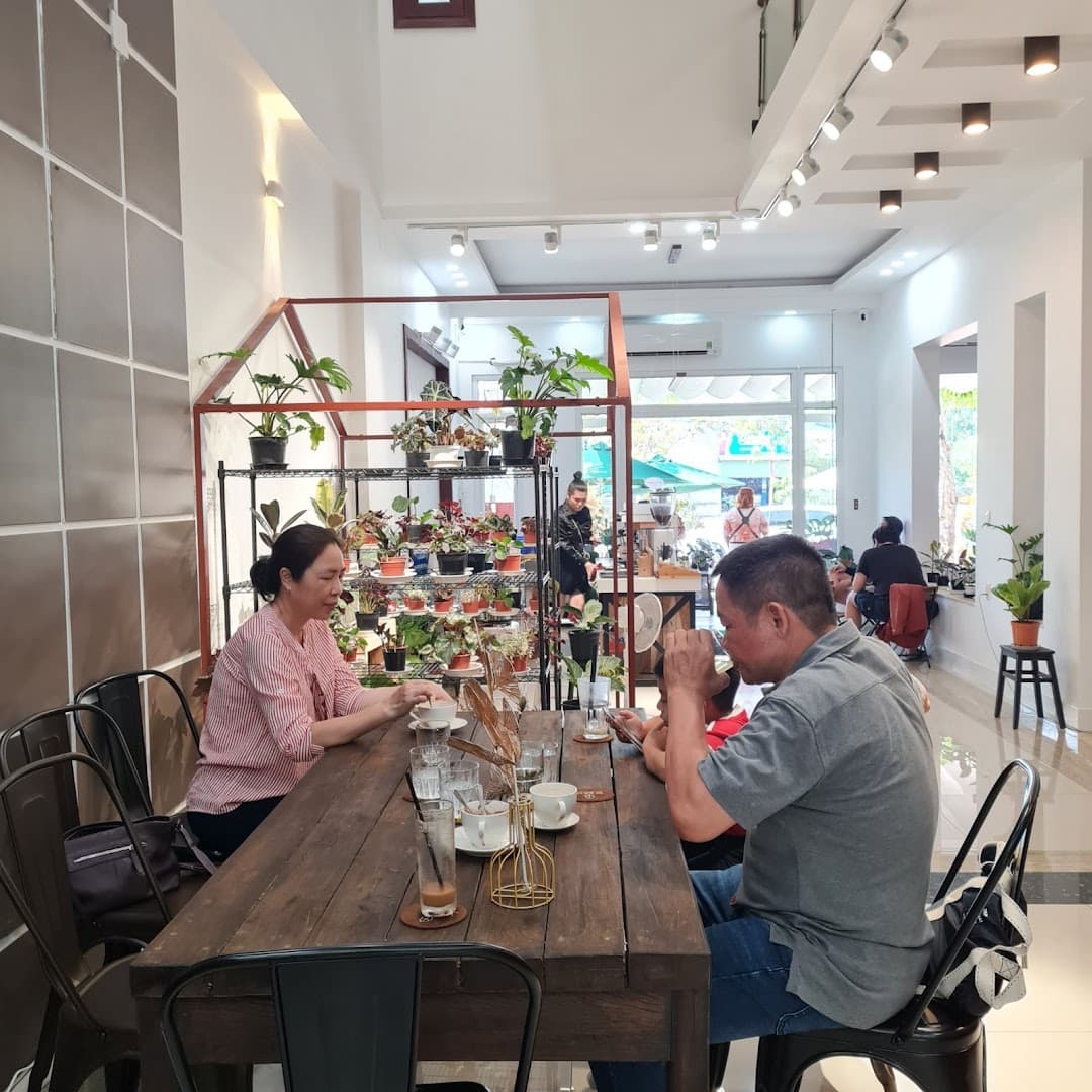 GMG GARDEN & COFFEE Q2