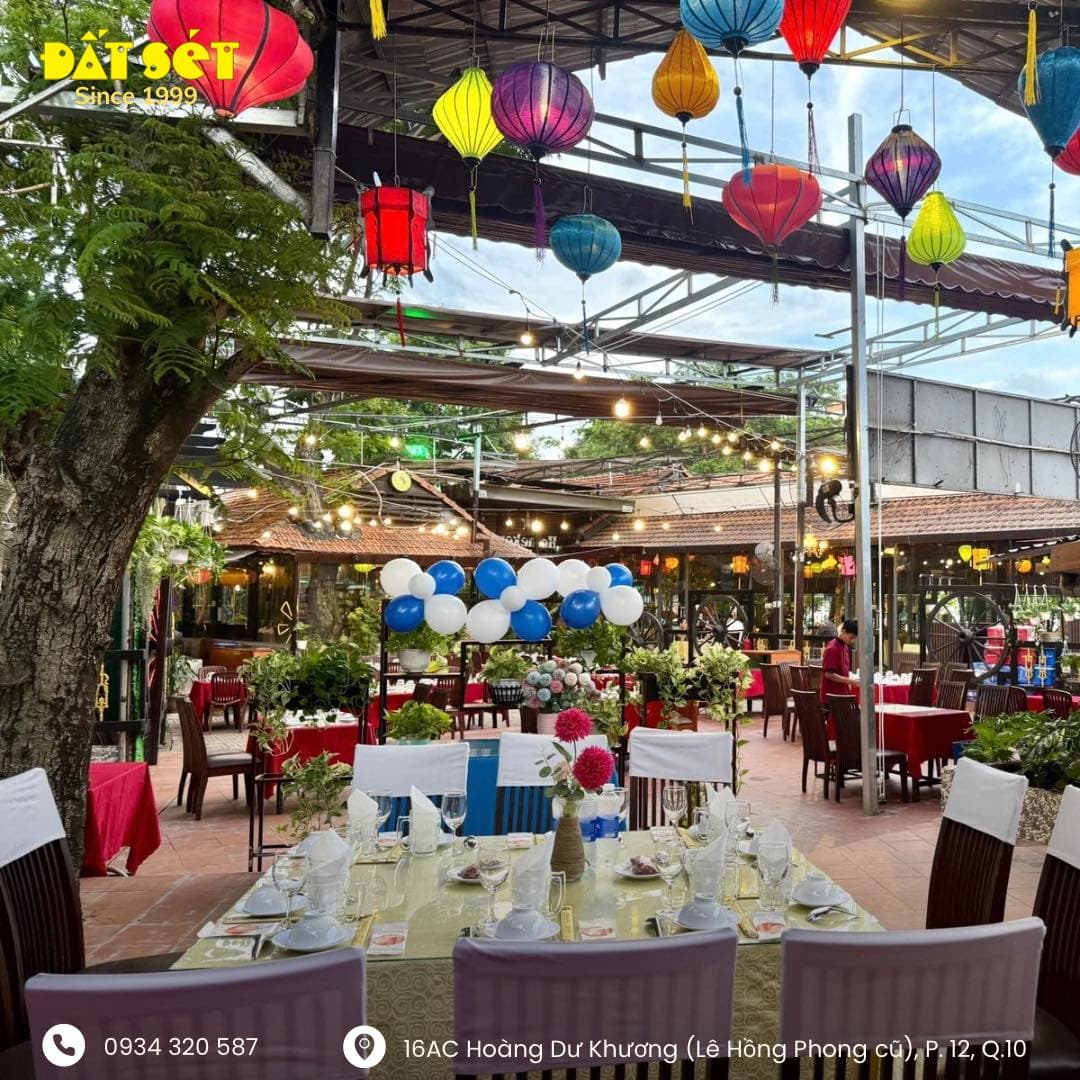 Nhà Hàng Đất Sét