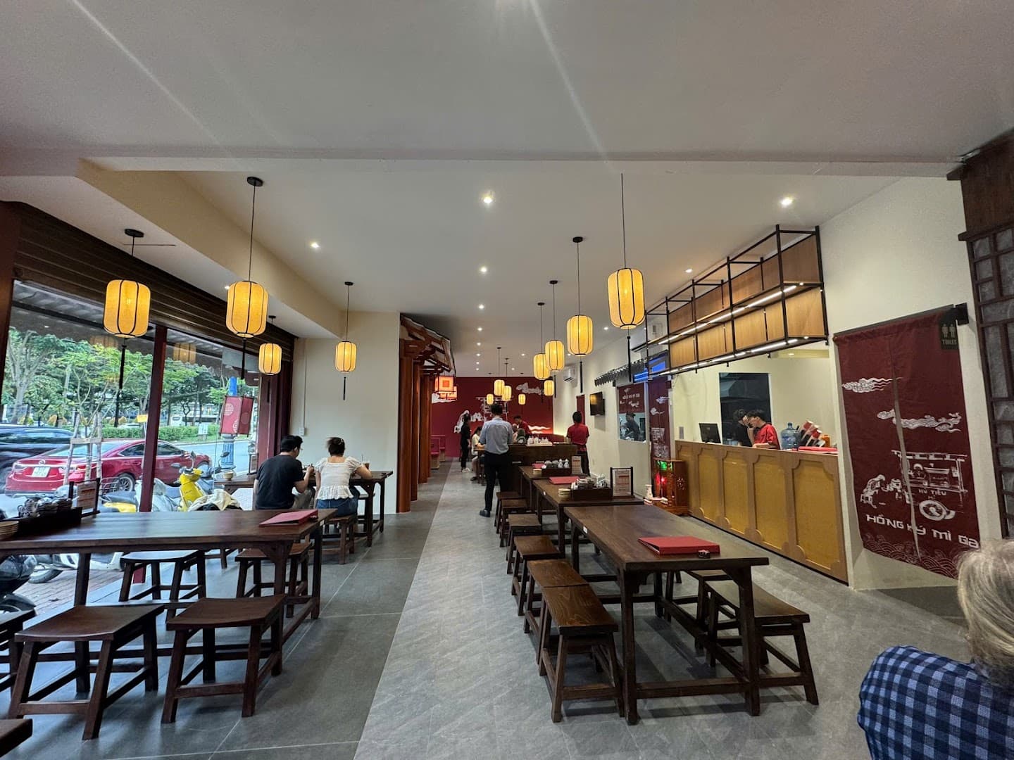 Hồng Ký Mì Gia - song hành quận 2