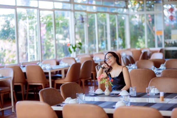 Nhà hàng Trên Đỉnh Đồi Trăng | Gà nướng cơm lam | Lẩu Gà lá é