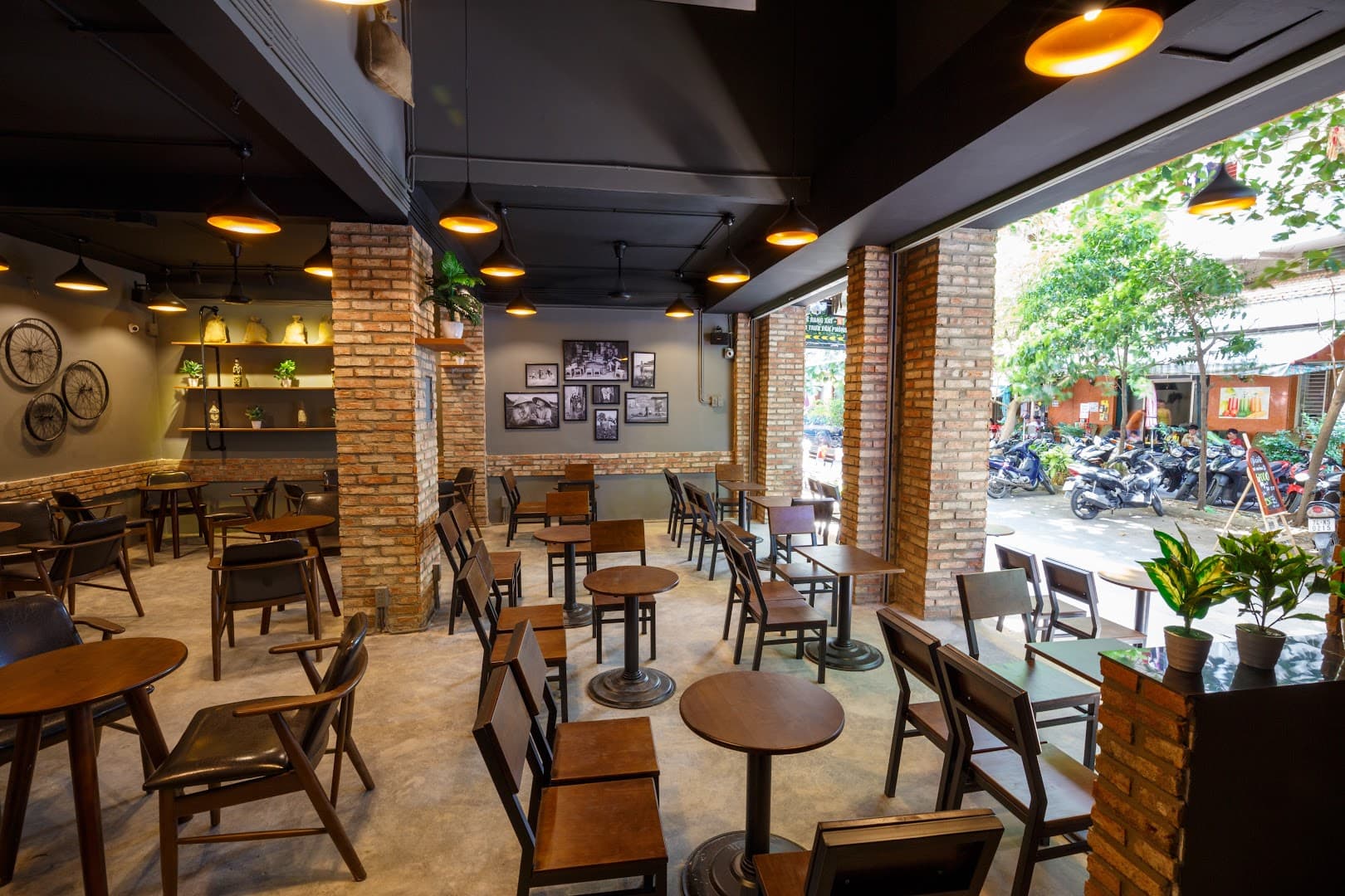 Gờ cafe - Phạm Viết Chánh