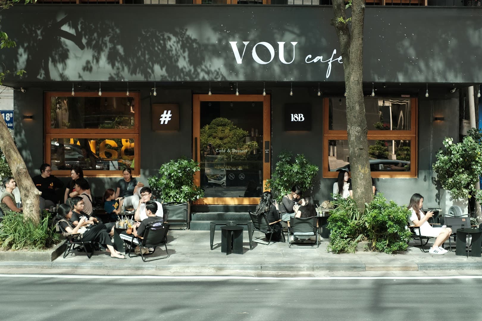 VOU Cafe - Tông Đản