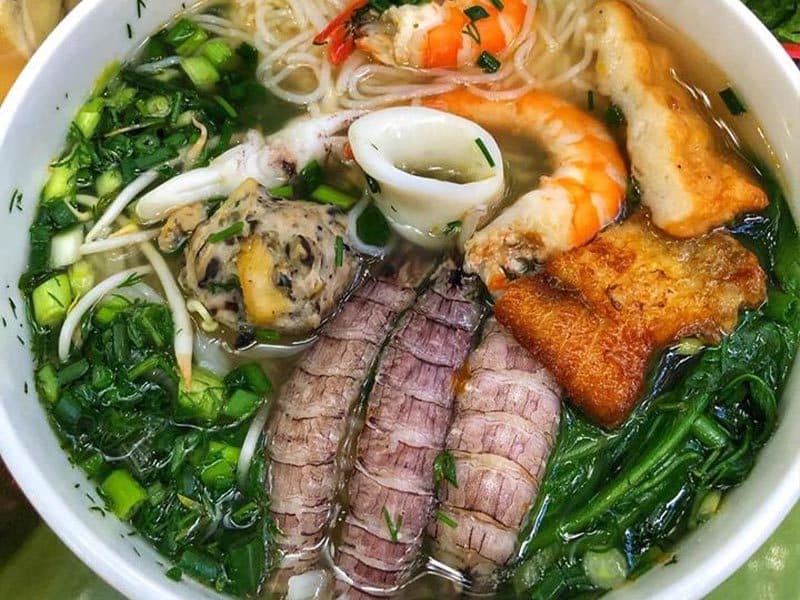 Bún hải sản thiết huệ