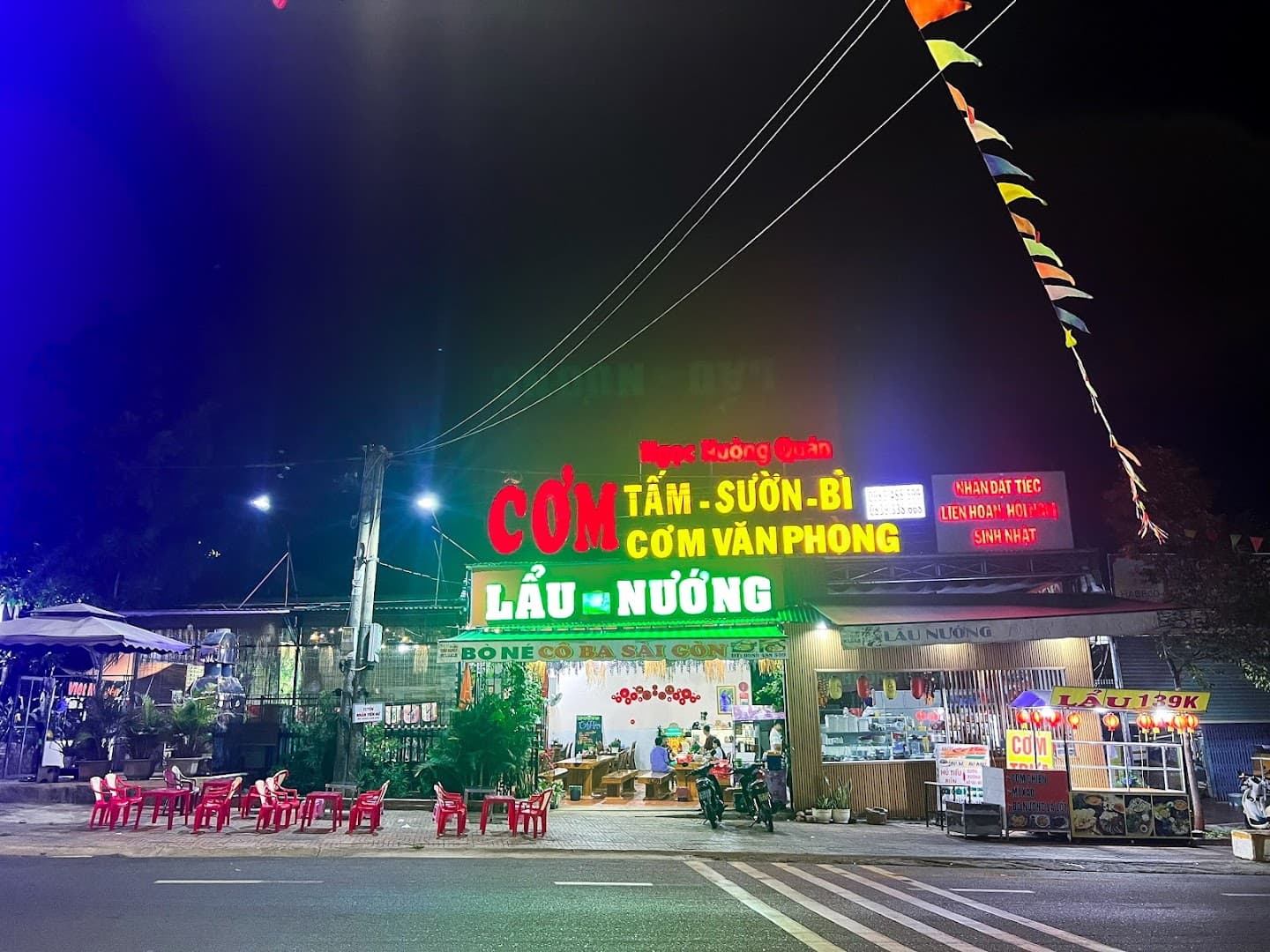 NGỌC HƯỞNG QUÁN ( ĐIỂM TÂM SÁNG - CƠM)