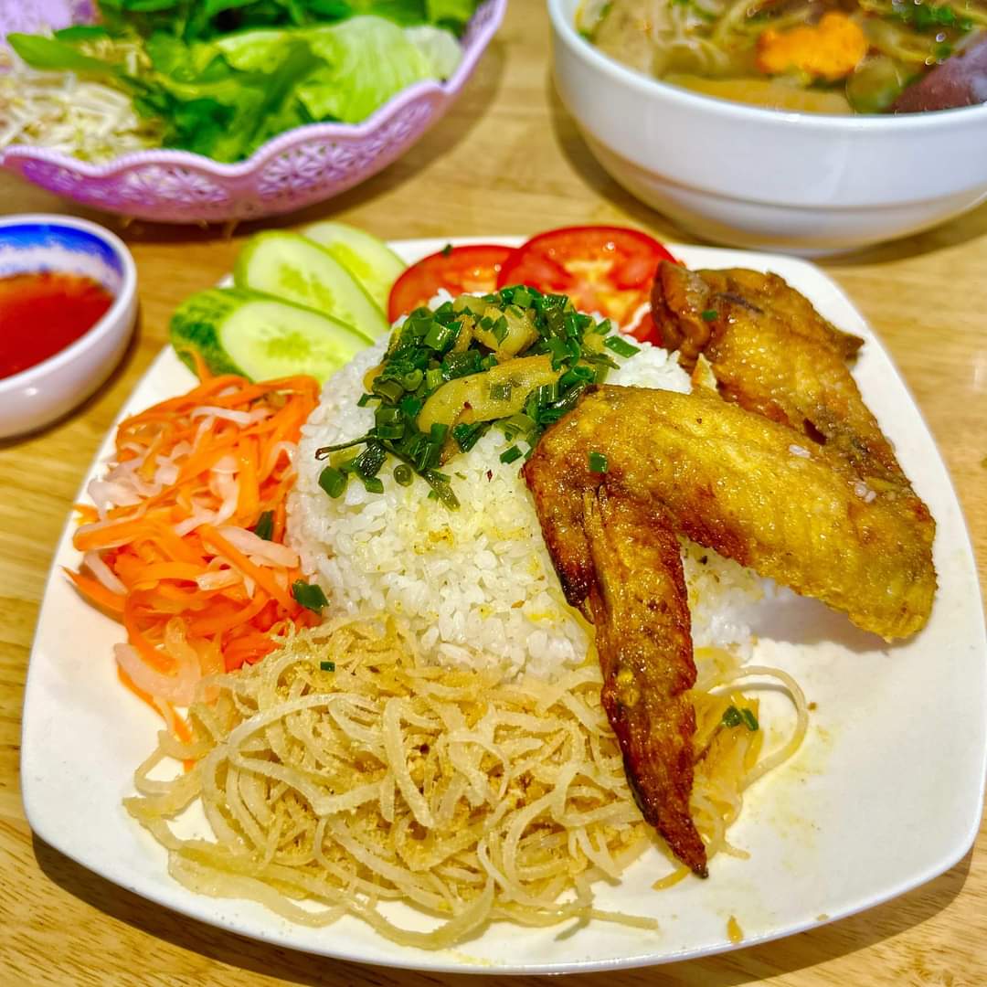 BÚN BÒ HUẾ & CƠM TẤM - Liên Cư