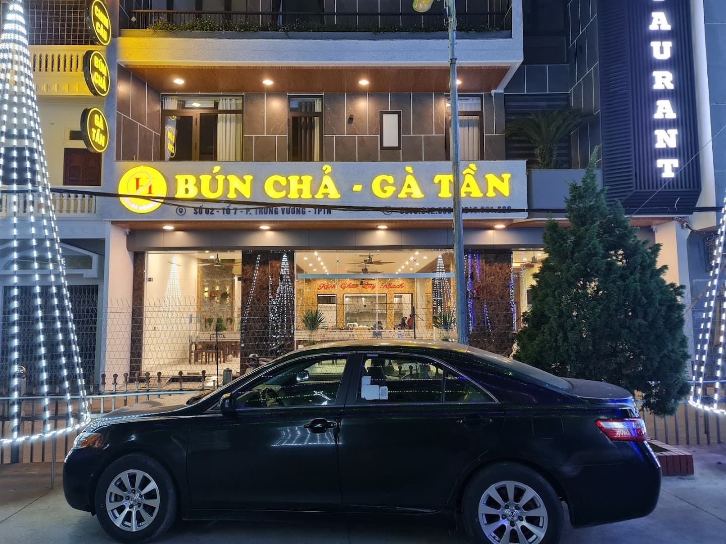 Bún chả -Gà tần ( Bà Hồng)