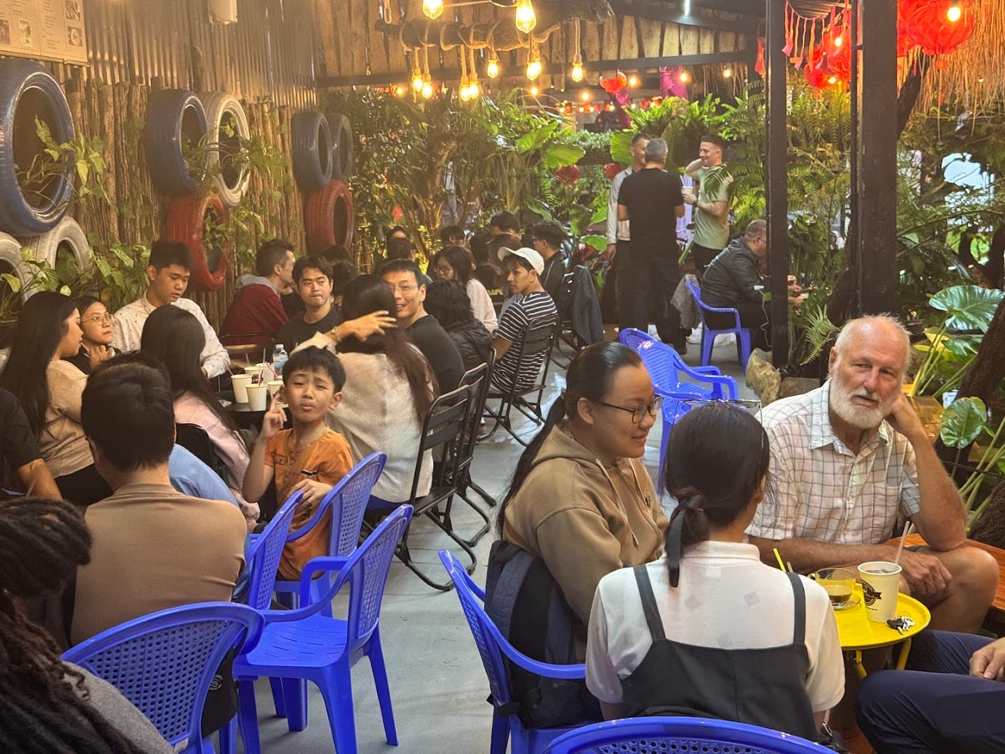 Nhà Xưa Restaurant & Coffee