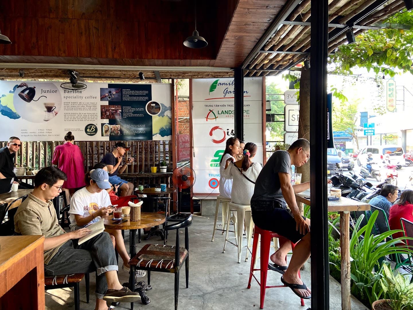 Dolphy Café 28 Thảo Điền