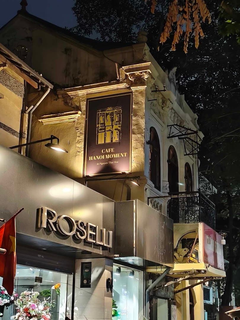Cafe Hanoi Moment