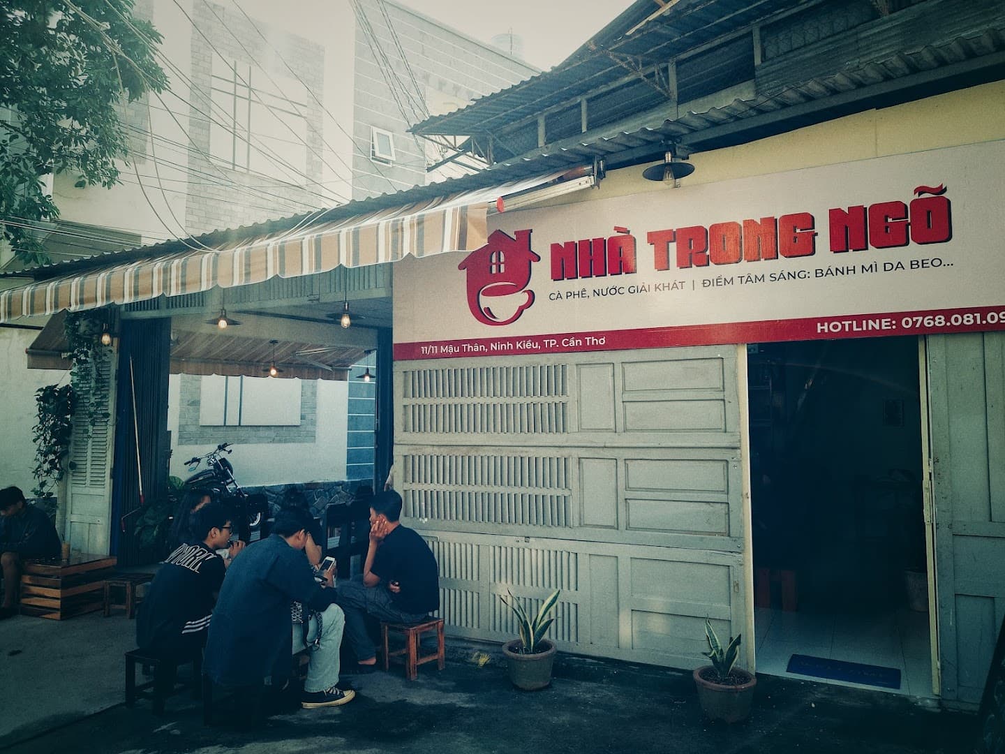 Quán Nhà Trong Ngõ