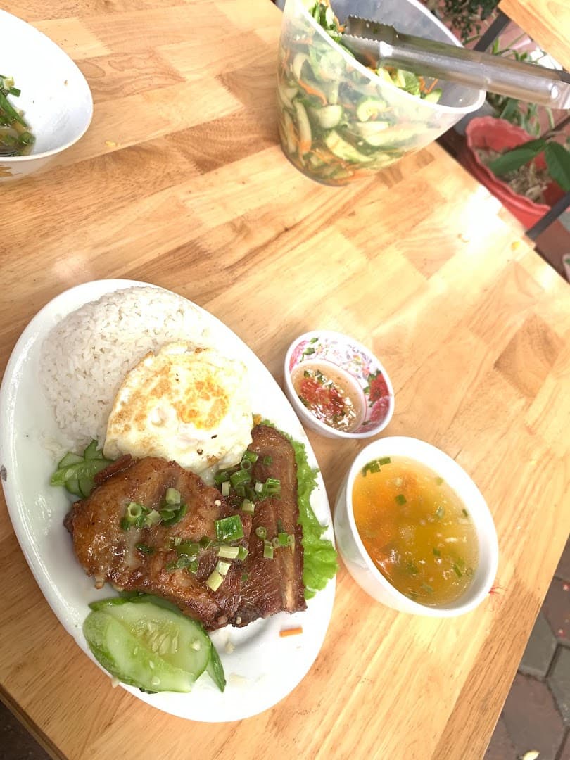 CƠM GÀ XỐI MỠ - BÚN RIÊU CUA