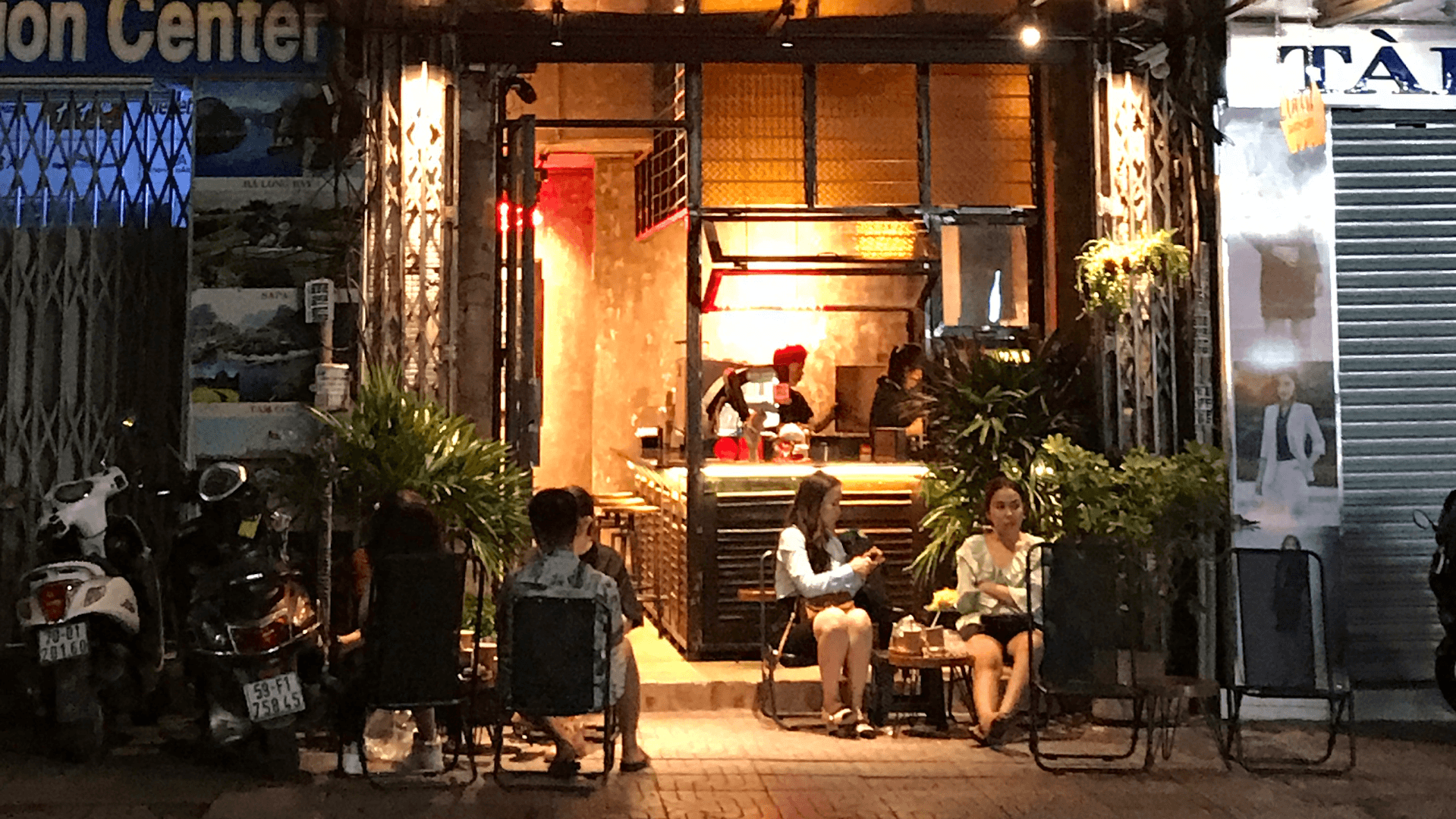 Local Saigon Cafe - Bến Thành