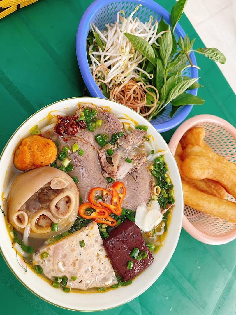 Bún bò Huế Huy Béo